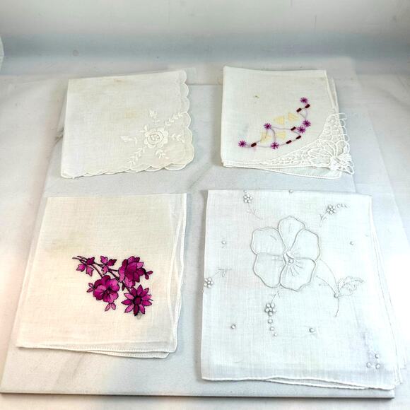 4 Vintage Embroidered white handkerchiefs - Picture 1 of 5